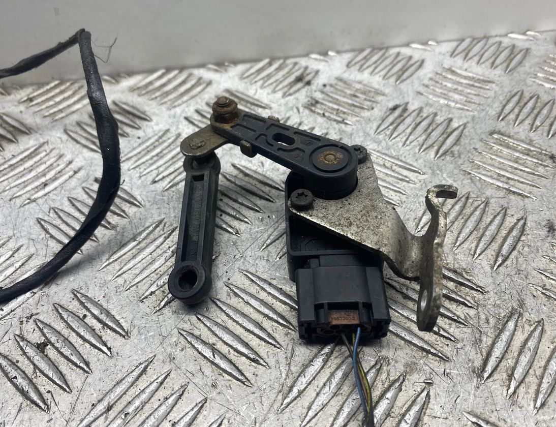 BMW 5 Series F10/F11 (2009-2017) Front Right Level Sensor 6860843,6778264,37146860843 22253308