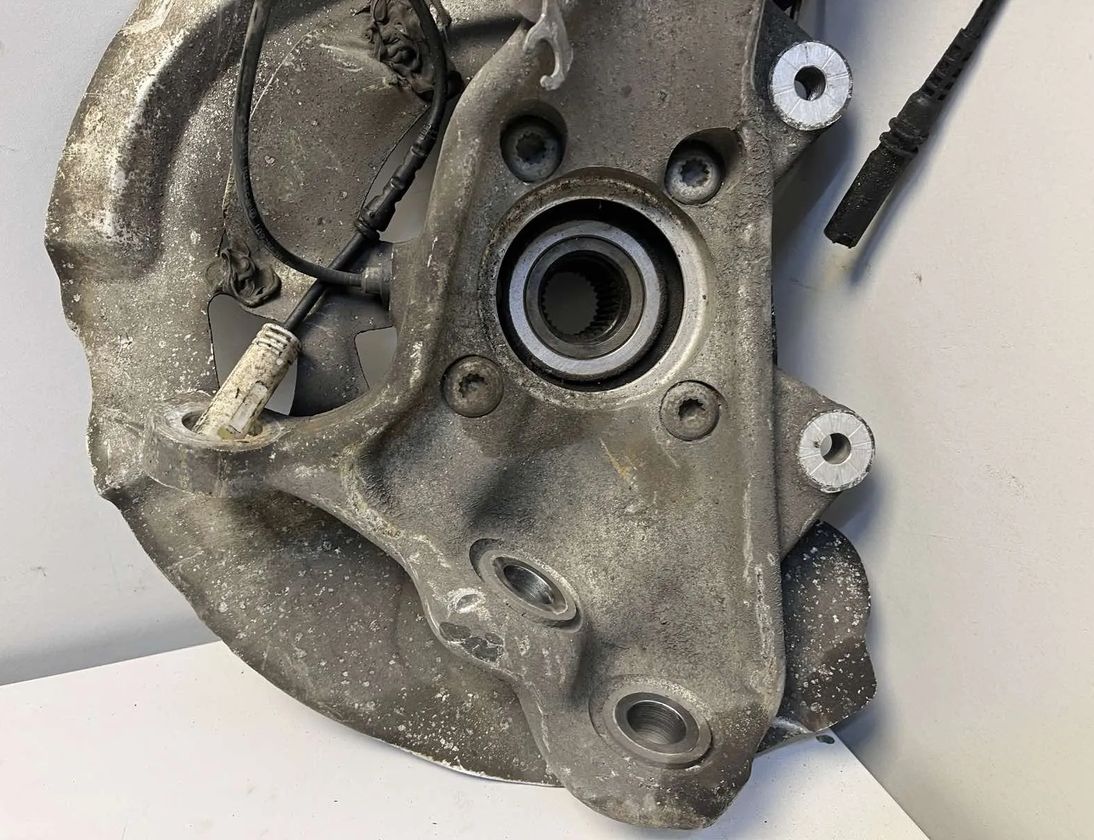 BMW X5 E70 (2006-2013) Front Right Wheel Hub 6773784,6869870,6882263 30375355