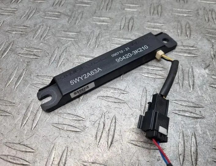 HYUNDAI ix35 1 generation (2009-2015) Zesilovač antény na víku kufru 954203K210,5WY2A63A 24185059