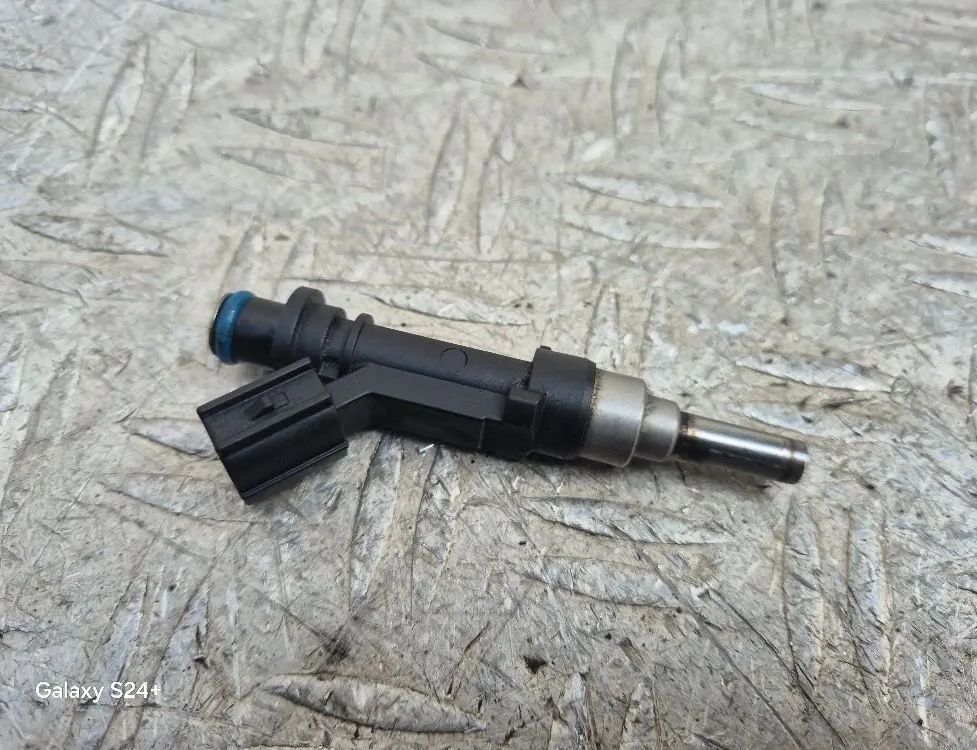 TOYOTA Yaris 3 generation (2010-2019) Palivový vstřikovač 2320947010,0280158213 31621608