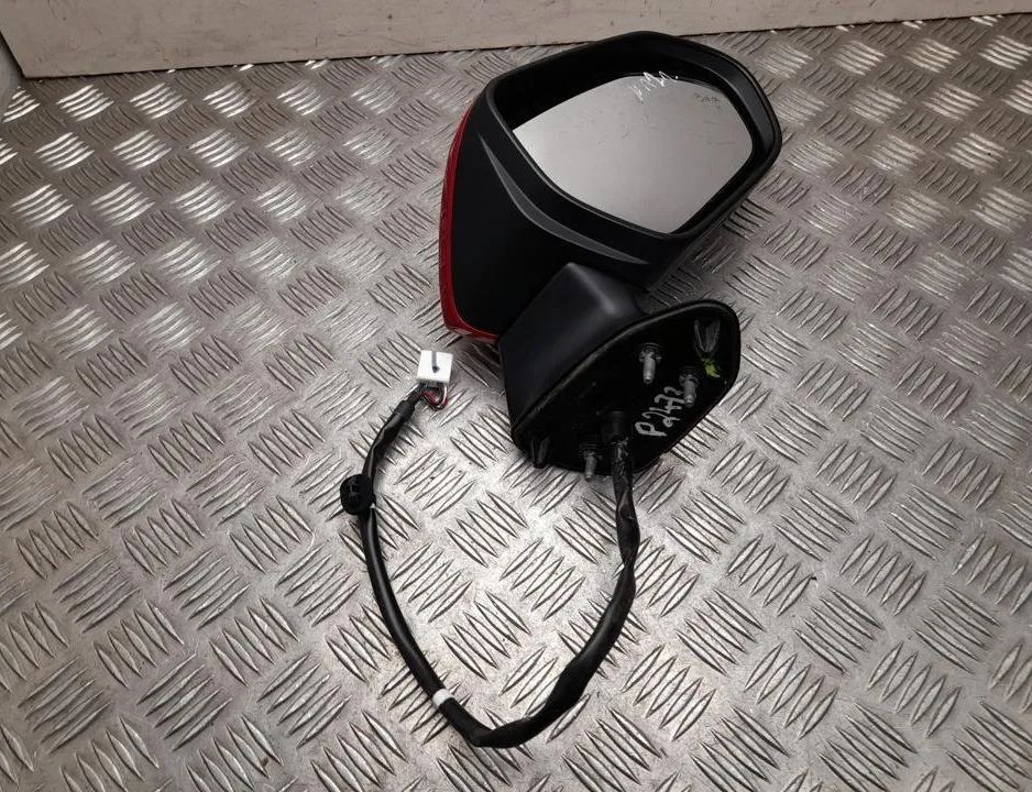 TOYOTA Yaris Cross 1 generation (2020-2023) Pravé křídlo zrcadlo E8049749 31705181