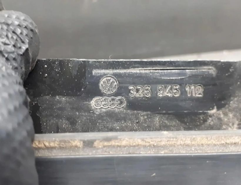 VOLKSWAGEN Santana 1 generation (1981-1984) Pravé zadní světlo 326945112 30126969