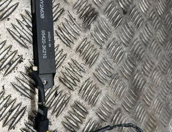 KIA Sorento 2 generation (2009-2021) Bootlid Antenna Amplifier 954203K210 31517751