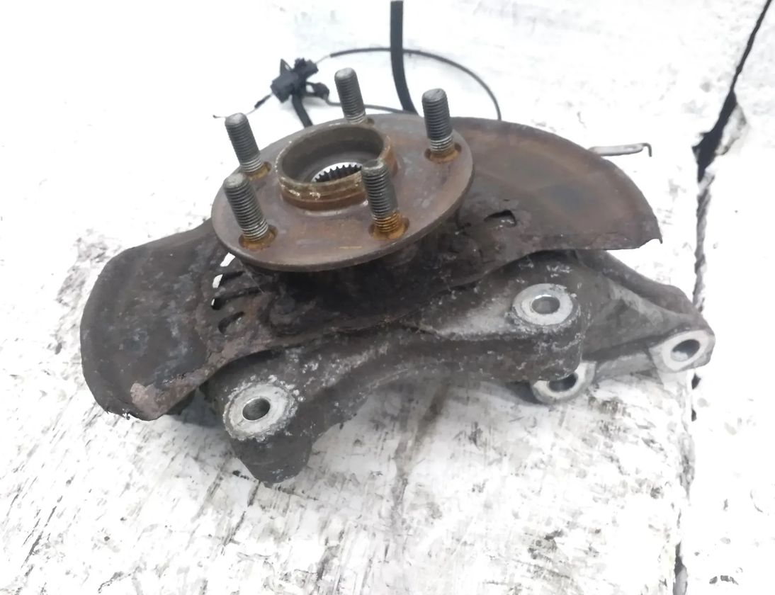 TOYOTA Prius 3 generation (XW30) (2009-2015) Pravé přední kolo vřeteno 28724888