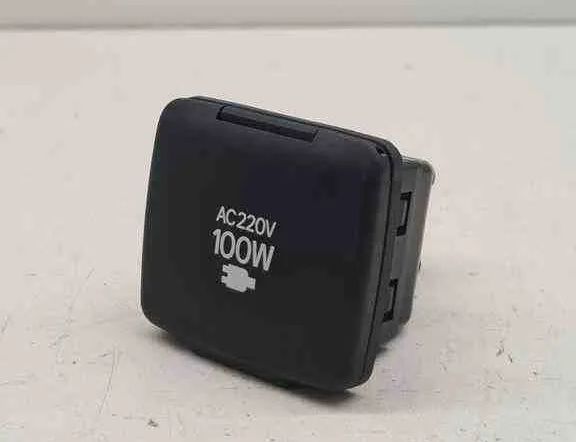 TOYOTA Land Cruiser 200 Series (2007-2021) 12 V гнездо 32708218