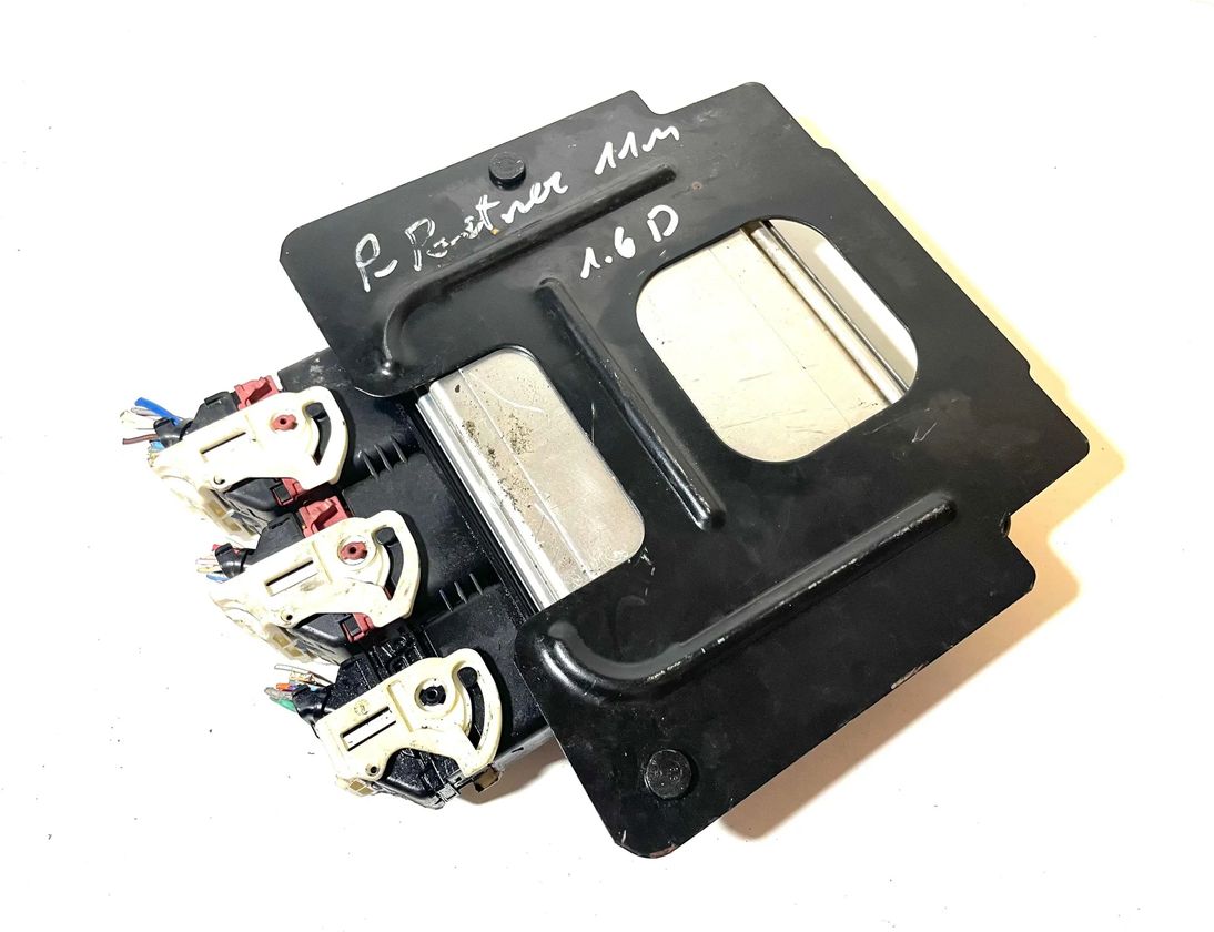 PEUGEOT Partner 2 generation (2008-2023) Блок управления двигателем 0281017600 30135722