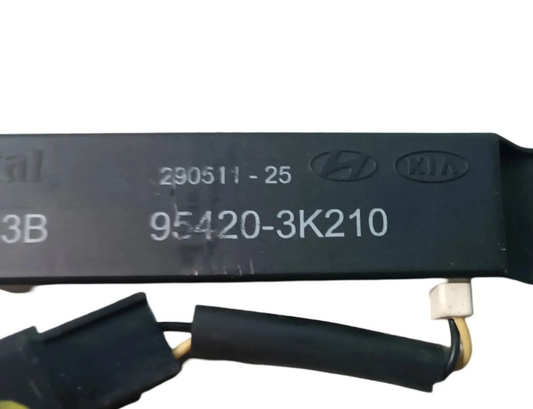 HYUNDAI ix35 1 generation (2009-2015) Zesilovač antény na víku kufru 954203K210 30142511