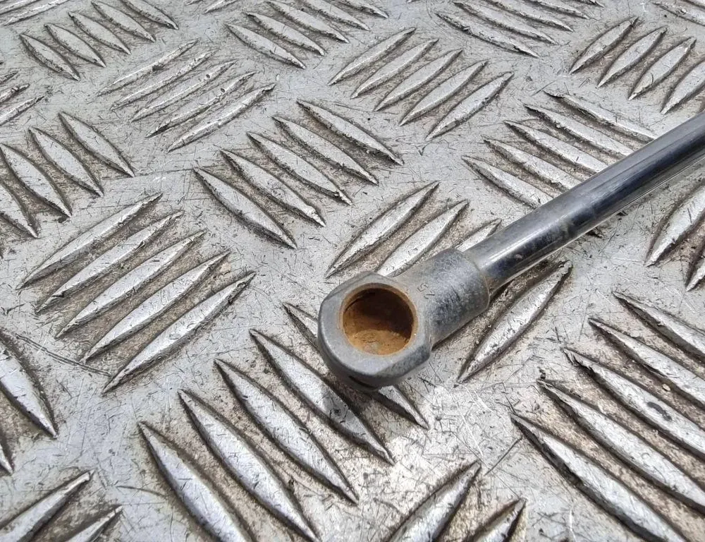 VOLKSWAGEN Golf 5 generation (2003-2009) Pravý plynový tlumič na zadní vrata 1k9827550a 33503207