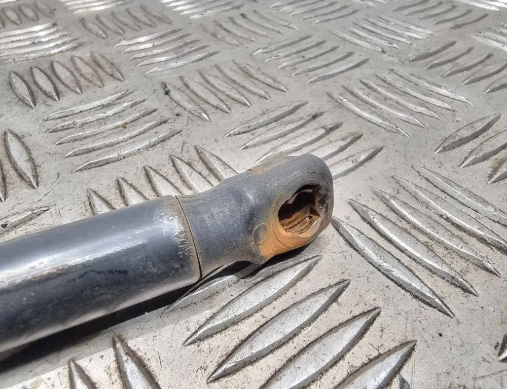 VOLKSWAGEN Golf 5 generation (2003-2009) Pravý plynový tlumič na zadní vrata 1k9827550a 33503207