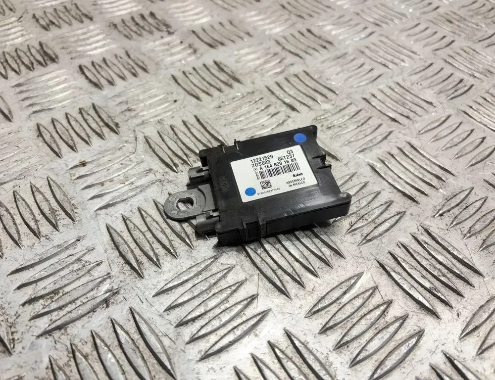 MERCEDES-BENZ R-Class W251 (2005-2017) Bootlid Antenna Amplifier ZGS003,A1648201689 34064656