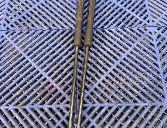 TOYOTA C-HR 1 generation (2016-2023) Pravý plynový tlumič na zadní vrata 68960F4061 34771006