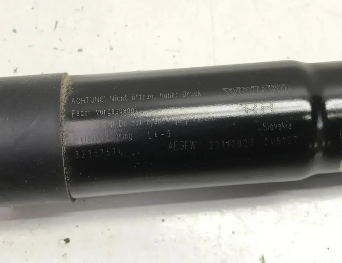 VOLVO XC40 1 generation (2017-2024) Pravý plynový tlumič na zadní vrata 32357574 30188342