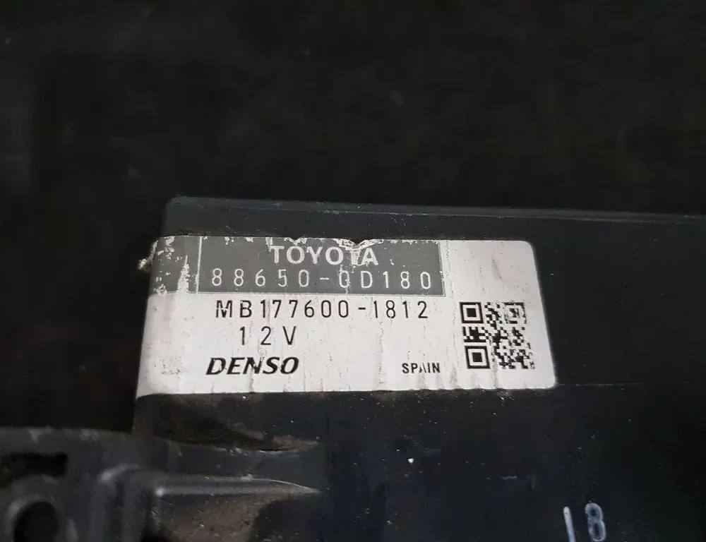 TOYOTA Yaris Verso 1 generation (1999-2006) Komfortní ovládací jednotka 886500D180 34008081