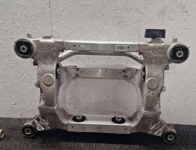 BMW 5 Series G60 (2023-2024) Траверс задний 6889444,6889443,8836859 34056564