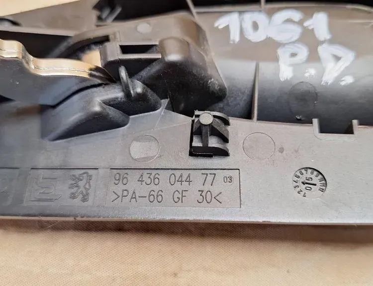 PEUGEOT 407 1 generation (2004-2010) Pravé zadní vnitřní otevírací madlo 9643604477 33997474