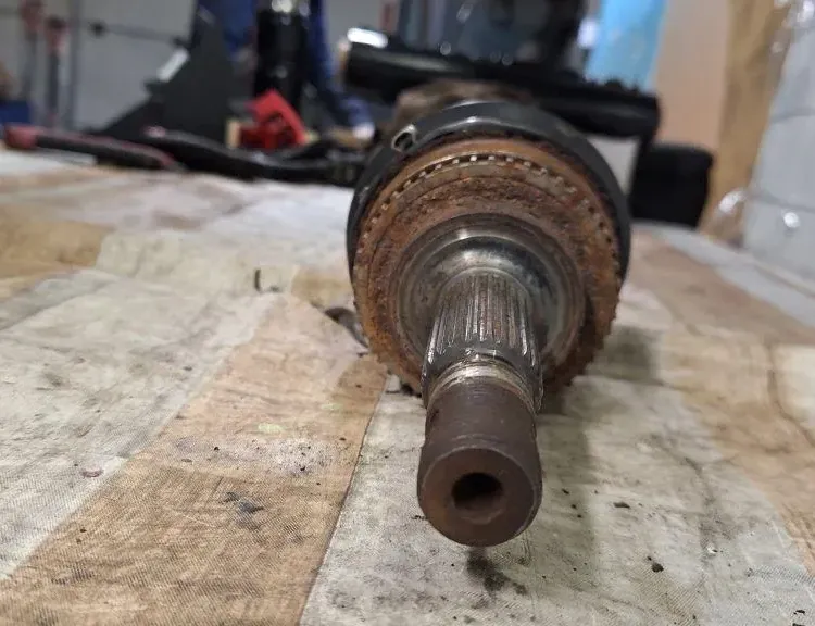 TOYOTA Avensis 2 generation (2002-2009) Levý přední hnací hřídel 33995118