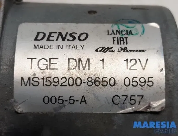 FIAT 500 2 generation (2008-2024) Motor mechanismu stěrače předního čelního skla 51787565,52032581,MS1592008650 27523847