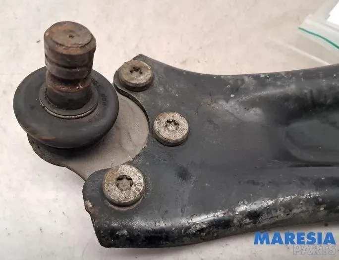 CITROËN DS3 1 generation (2010-2015) Levý zadní rameno příčného závěsu 9847585880,3521T0 31407648