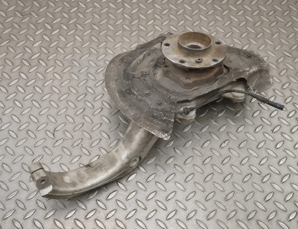 BMW X5 E70 (2006-2013) Front Right Wheel Hub 6773784 17060598