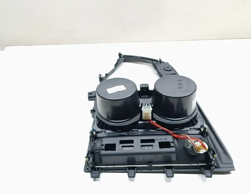 BMW 3 Series F30/F31 (2011-2020) Držák na šálky 82197009 33663425