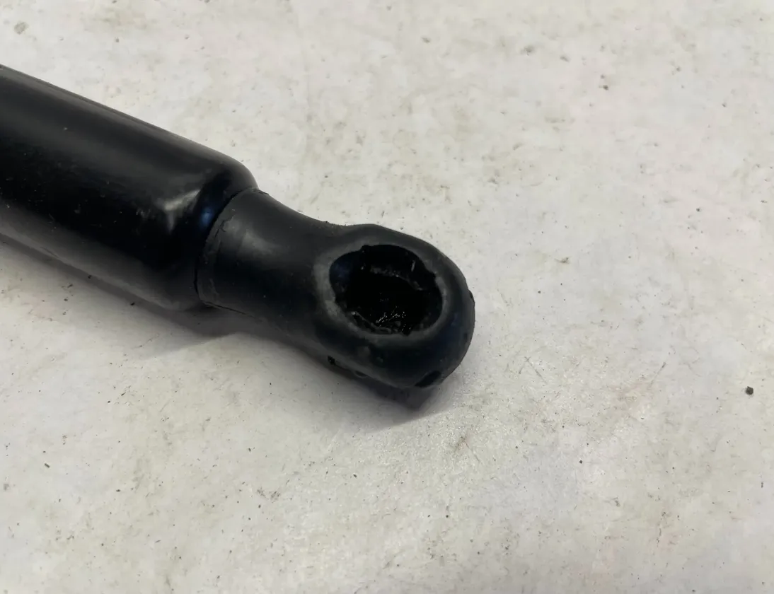 CHEVROLET Corvette C7 (2013-2020) Pravý plynový tlumič na zadní vrata 22772879,298755 34827432