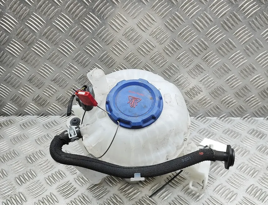 AUDI e-tron Sportback 1 generation (2019-2024) РАСШИРИТЕЛЬНЫЙ БАЧОК ОХЛАЖДАЮЩЕЙ ЖИДКОСТИ 4KE121405A 34217802