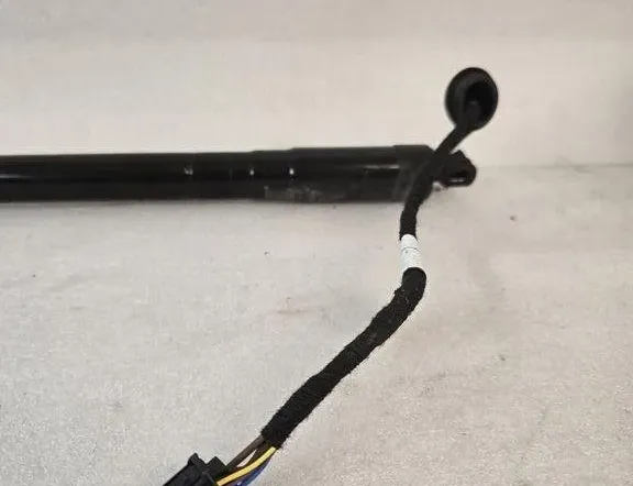 VOLVO XC60 2 generation (2017-2024) Pravý plynový tlumič na zadní vrata 32136006 30653608