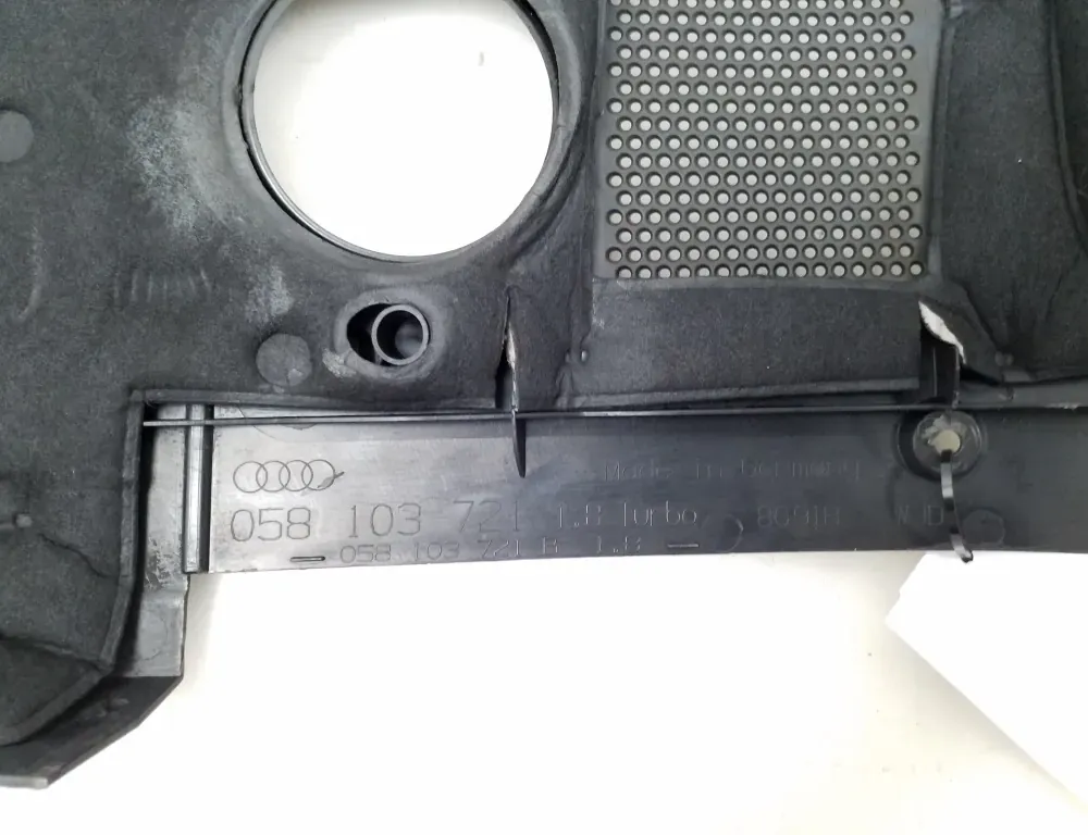 AUDI A4 B6/8E (2000-2005) Kryt motoru 058103721B 34853825