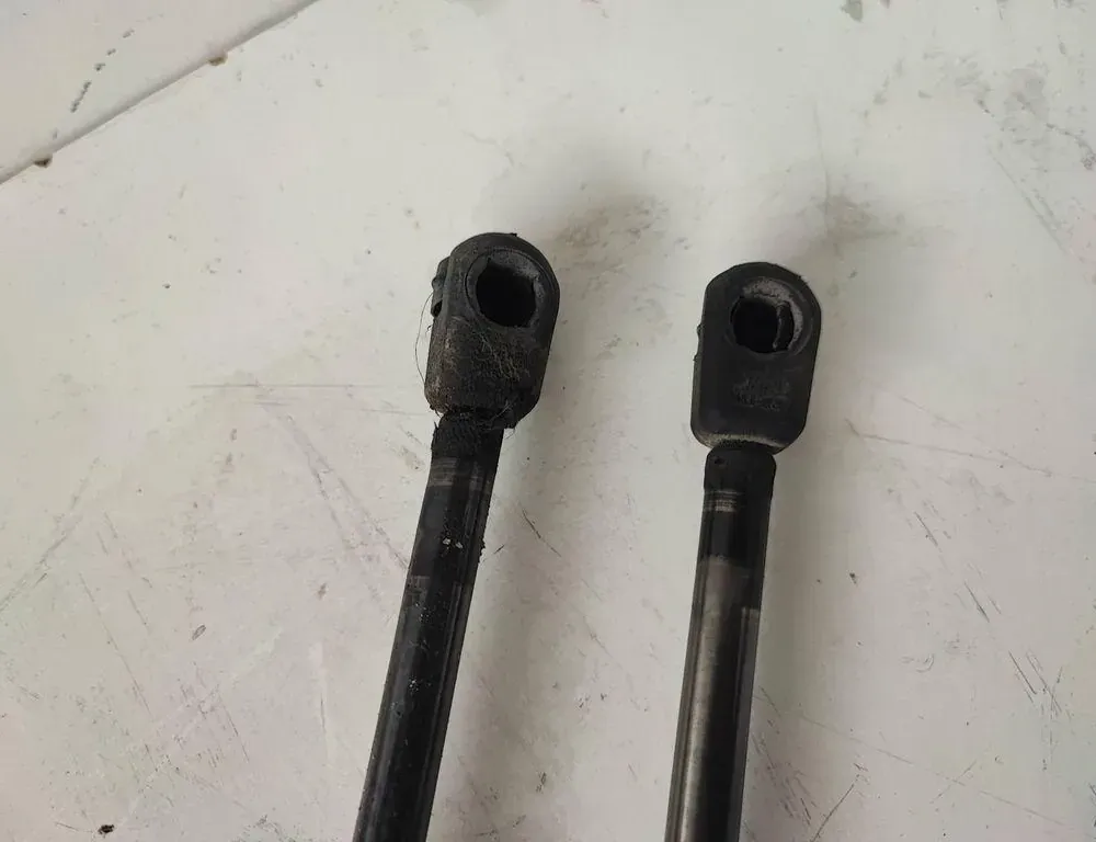 VOLKSWAGEN Transporter T5 (2003-2015) Pravý plynový tlumič na zadní vrata 7H0827550,03S 34779412