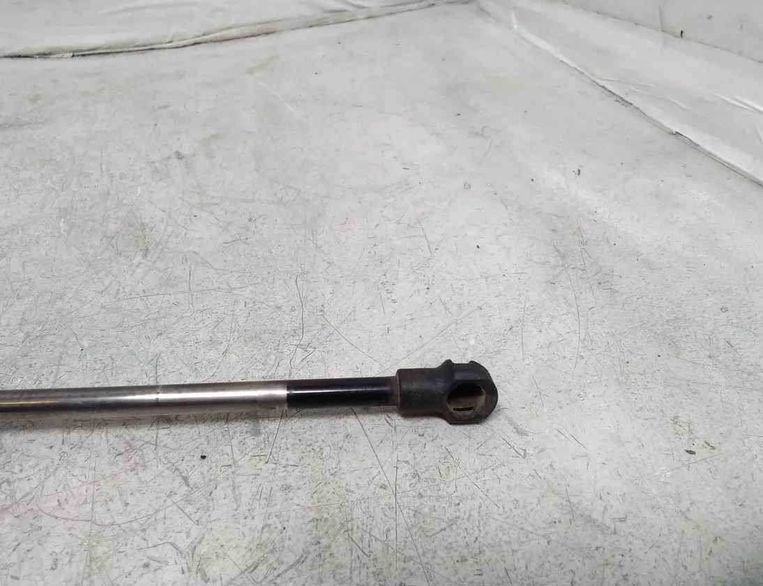 BMW 3 Series E46 (1997-2006) Амортизатор крышки багажника правый 8232873 28586673