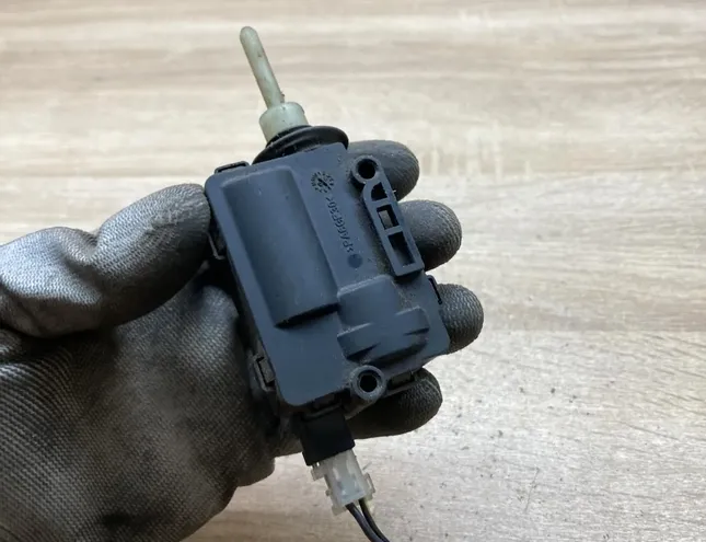 OPEL Zafira A (1999-2003) Замок крышки топливного бака 13120789 34276668