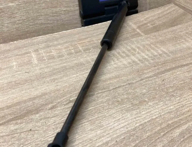 VOLKSWAGEN Touareg 1 generation (2002-2010) Levý plynový tlumič na zadní vrata 7L6845587 34390709