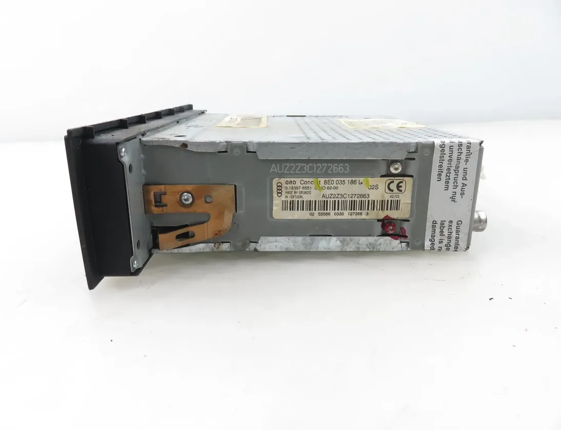 AUDI A4 B6/8E (2000-2005) Hudební přehrávač bez GPS 8E0035186L 34842960