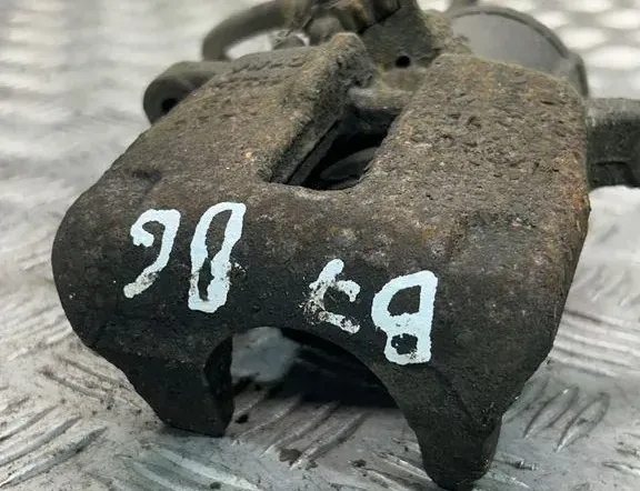 VOLKSWAGEN Passat B7 (2010-2015) Třmen zadní pravé brzdy 32332267K 33345847