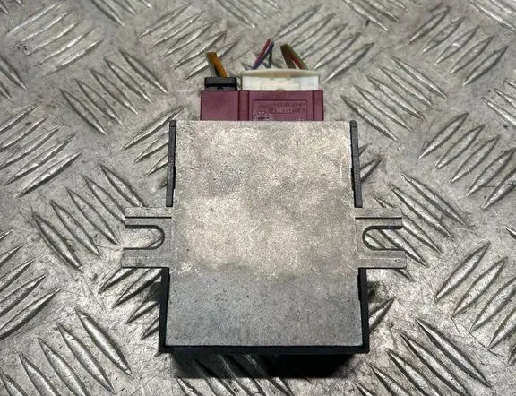 BMW 3 Series F30/F31 (2011-2020) Ovládání palivového čerpadla 32673082,55892110 34063211