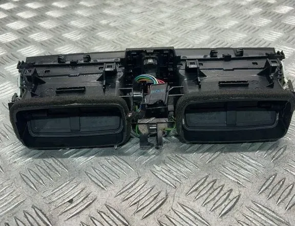 BMW 3 Series F30/F31 (2011-2020) Středové konzole vzduchové mřížky 9218552 34058923