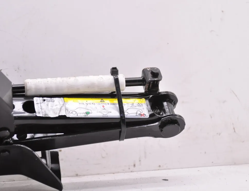 AUDI Q3 8U (2011-2020) Zvedák 5N0011031B 34856274