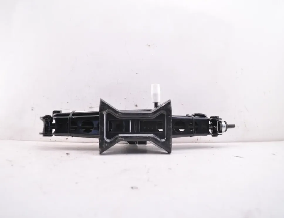 AUDI Q3 8U (2011-2020) Zvedák 5N0011031B 34856274