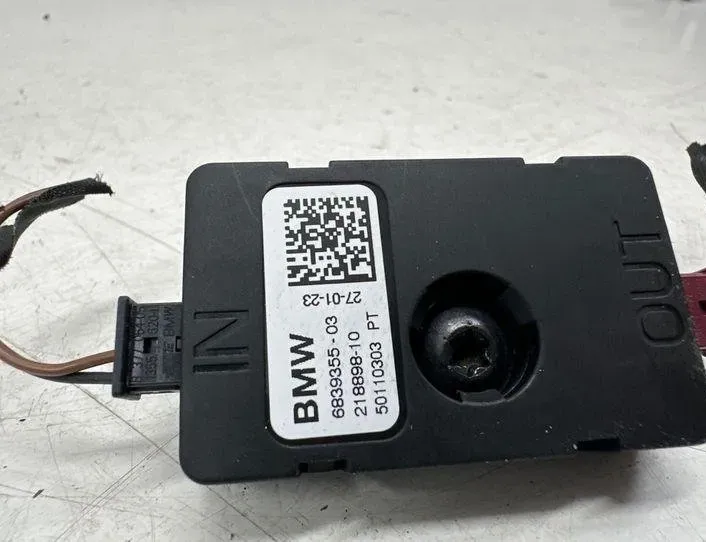 BMW X7 G07 (2018-2024) Zesilovač antény na víku kufru 6839355 22217681