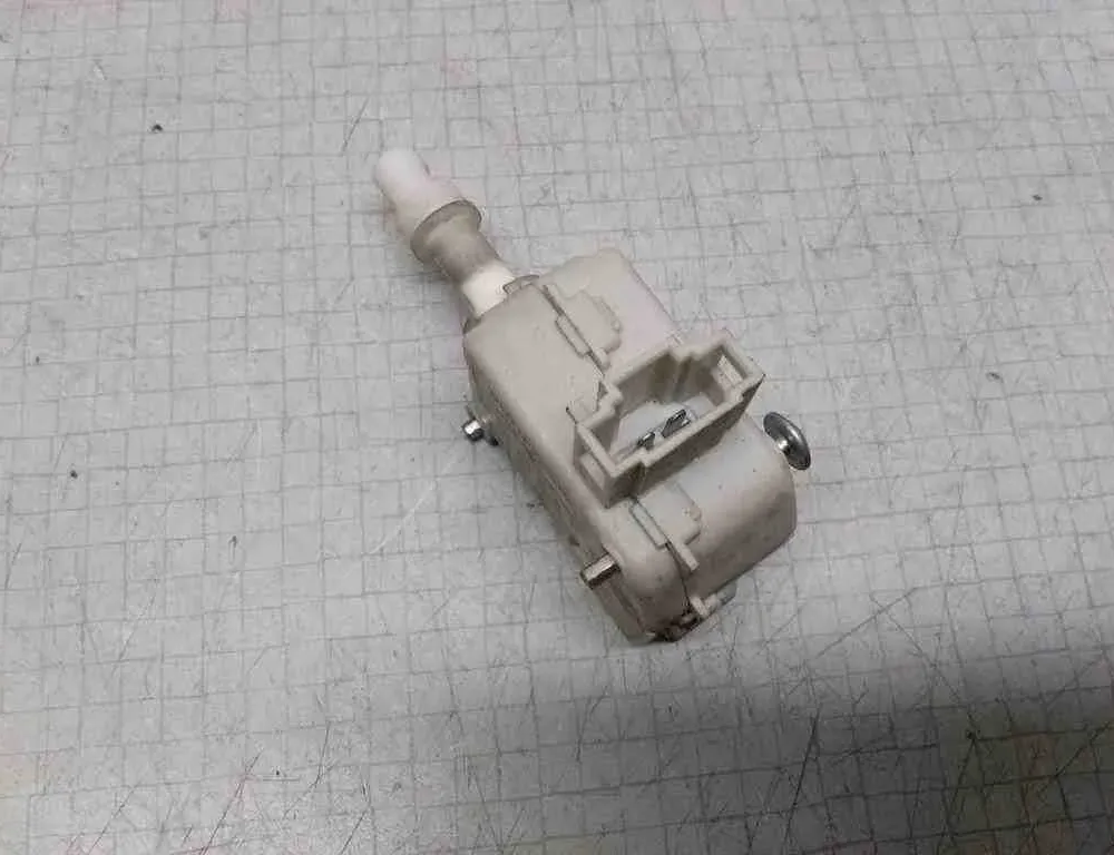 VOLKSWAGEN Golf 4 generation (1997-2006) Centrální zamykací motor 3B0959781B,1J6862159A 32537853