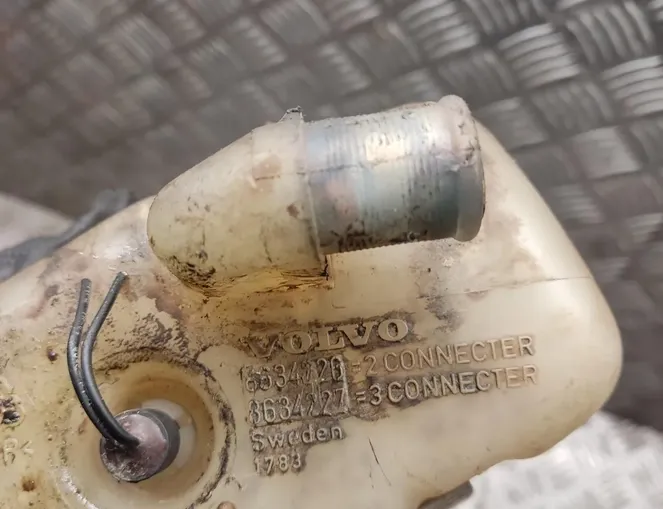 VOLVO XC60 1 generation (2008-2017) РАСШИРИТЕЛЬНЫЙ БАЧОК ОХЛАЖДАЮЩЕЙ ЖИДКОСТИ 8634227,8634226 34356383