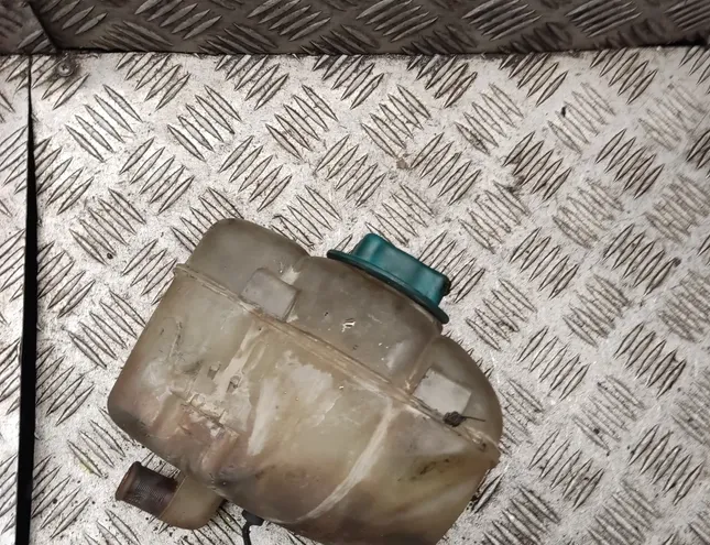 VOLVO XC70 2 generation (2000-2007) РАСШИРИТЕЛЬНЫЙ БАЧОК ОХЛАЖДАЮЩЕЙ ЖИДКОСТИ 8683455,8683456 34396612