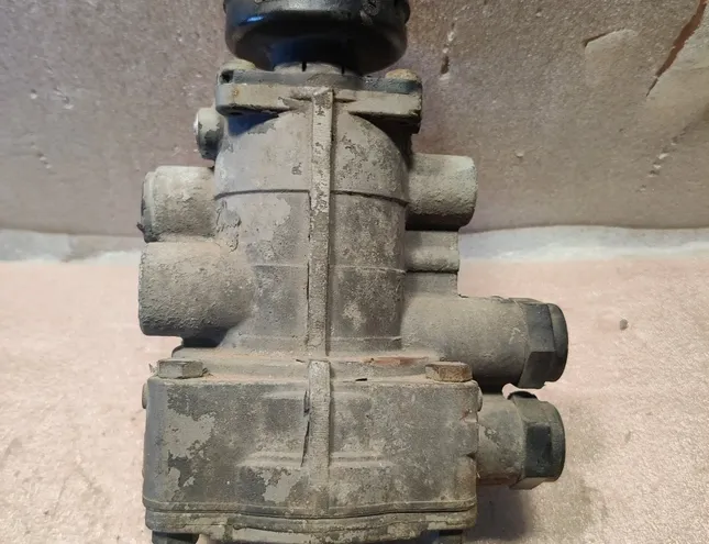 MAN TGX (2007-present) Ovládací ventil přívěsu 81523016189 18316447