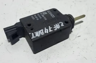 OPEL Astra F (1991-2002) Centrální zamykací motor 90589918,1101215,605420 32261526