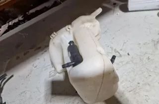 SAAB 9-5 1 generation (1997-2010) Nádrž na ostřikovač oken 33977752