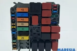 FIAT 500 2 generation (2008-2024) Pojistková skříňka 51905216,0051905216 34856086